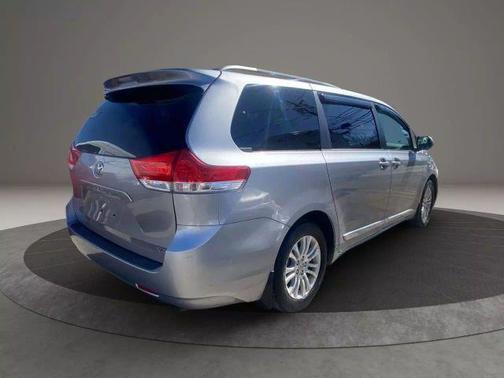 2012 Toyota Sienna XLE