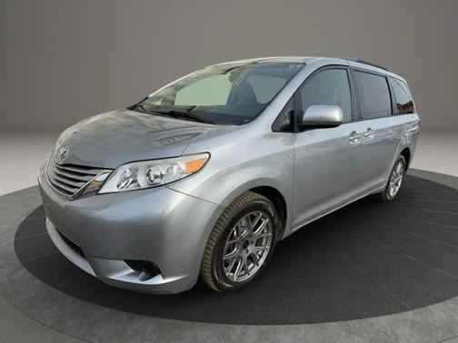 2017 Toyota Sienna LE