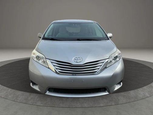 2017 Toyota Sienna LE