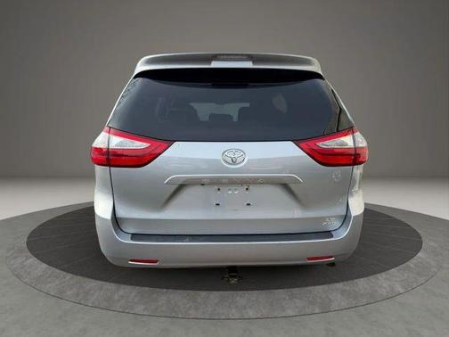 2017 Toyota Sienna LE