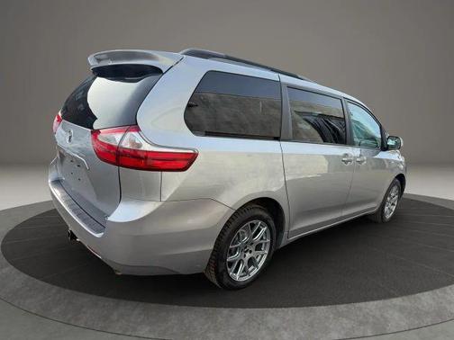 2017 Toyota Sienna LE