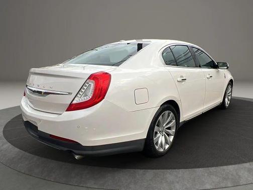 2015 Lincoln MKS Base