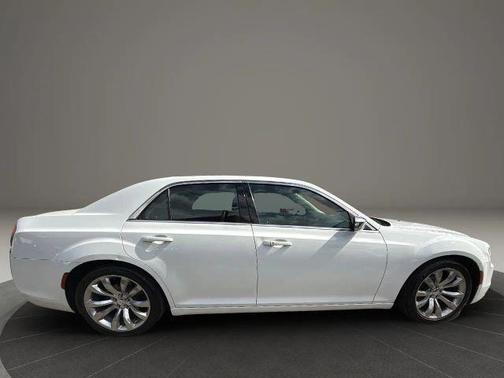 2019 Chrysler 300 Touring