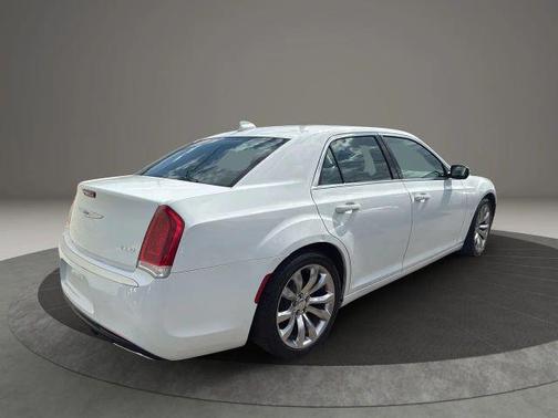 2019 Chrysler 300 Touring