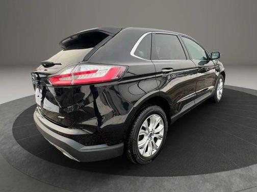 Black 2022 Ford Edge Titanium