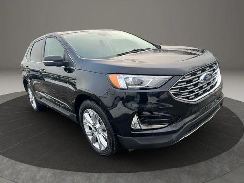 Black 2022 Ford Edge Titanium
