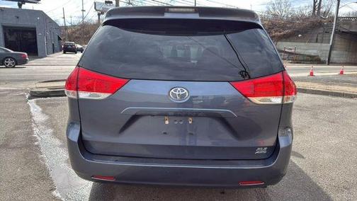 2013 Toyota Sienna XLE