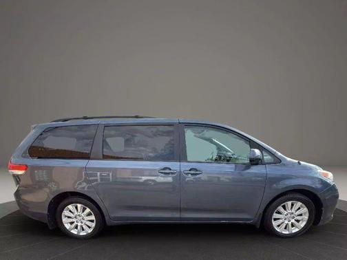 2013 Toyota Sienna XLE
