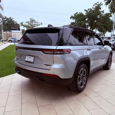 Silver Zynith 2023 Jeep Grand Cherokee 4xe Trailhawk