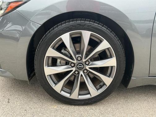 2023 Nissan Maxima Platinum