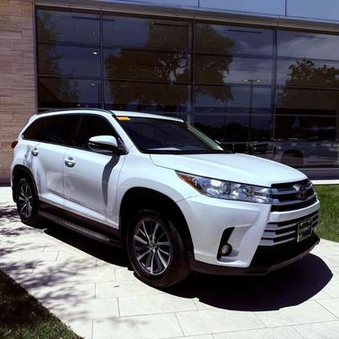 Blizzard Pearl 2019 Toyota Highlander XLE