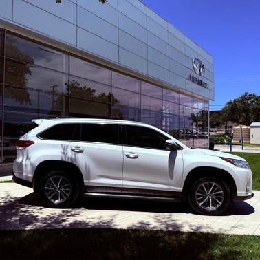 Blizzard Pearl 2019 Toyota Highlander XLE