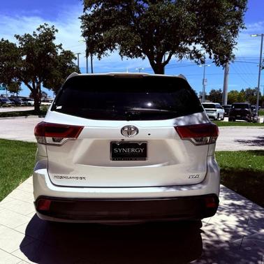 Blizzard Pearl 2019 Toyota Highlander XLE