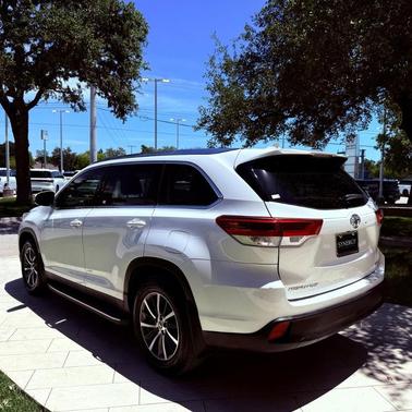 Blizzard Pearl 2019 Toyota Highlander XLE