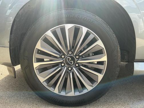 2025 INFINITI QX80 SENSORY