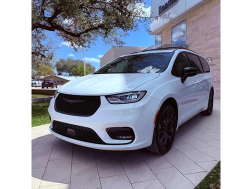 Bright White Clearcoat 2025 Chrysler Pacifica Limited