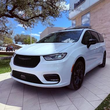 Bright White Clearcoat 2025 Chrysler Pacifica Limited