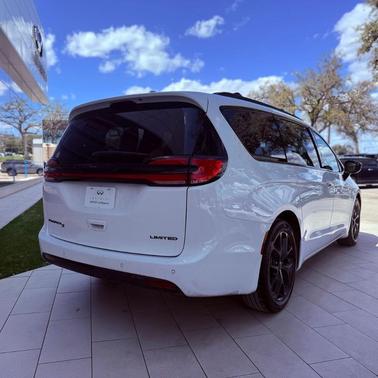 Bright White Clearcoat 2025 Chrysler Pacifica Limited