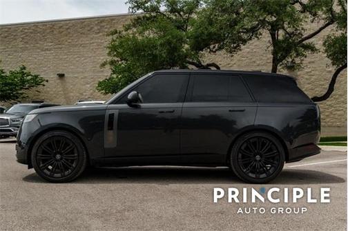 2024 Land Rover Range Rover P615 SV