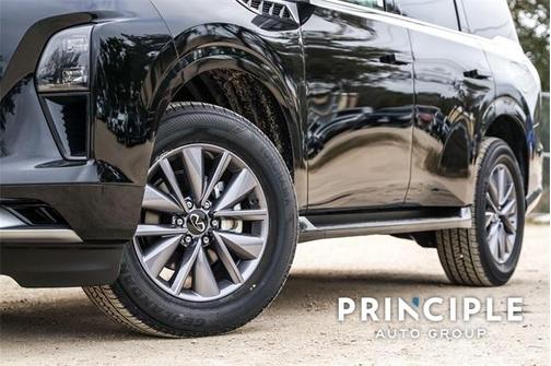 2025 INFINITI QX80 PURE