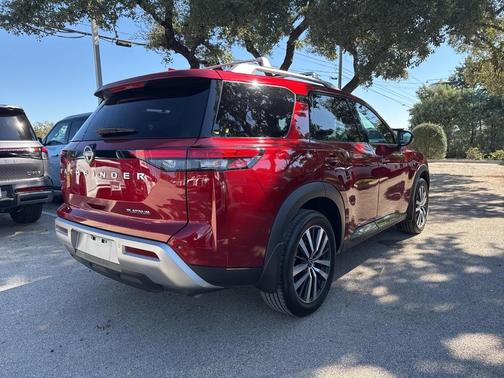2024 Nissan Pathfinder Platinum