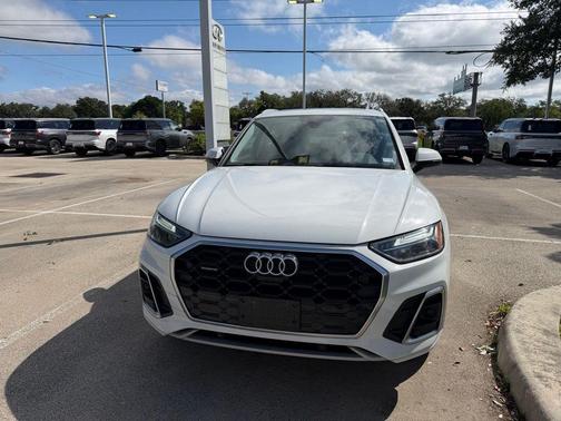 Glacier White Metallic 2022 Audi Q5 45 S line quattro Premium