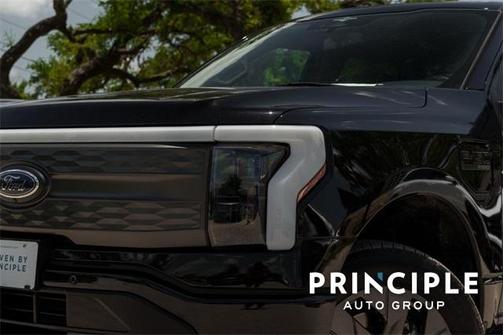2023 Ford F-150 Lightning LARIAT