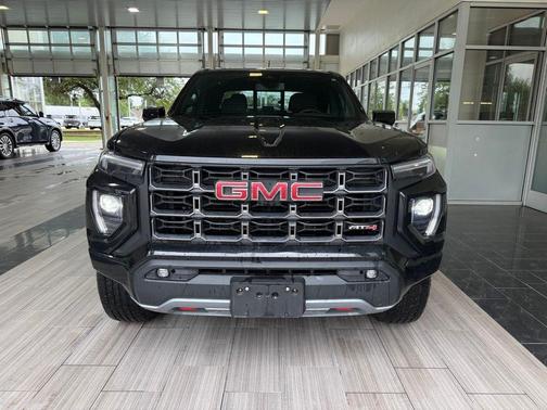 Onyx Black 2024 GMC Canyon AT4
