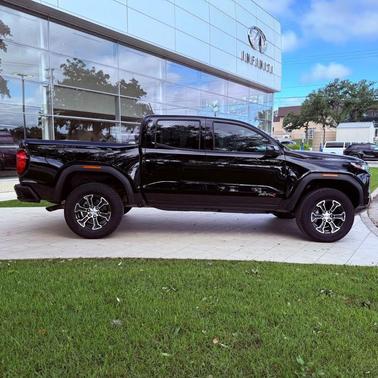 Onyx Black 2024 GMC Canyon AT4
