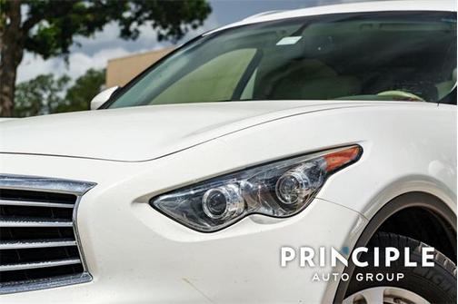 2016 INFINITI QX70 Base