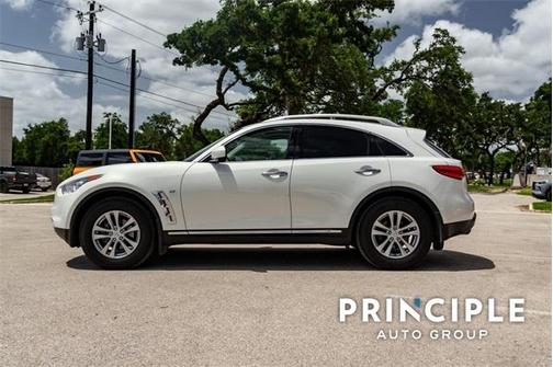 2016 INFINITI QX70 Base