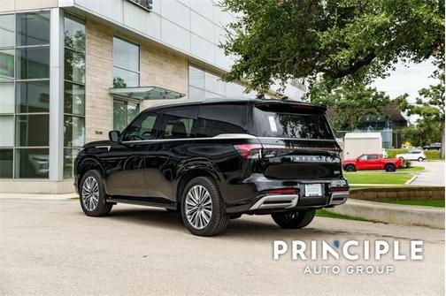 2025 INFINITI QX80 Luxe