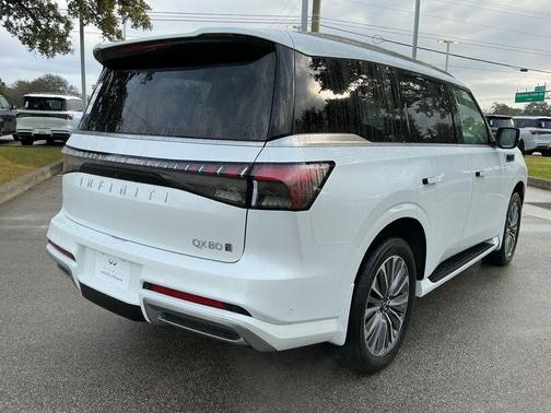 Radiant White 2026 INFINITI QX80 Luxe