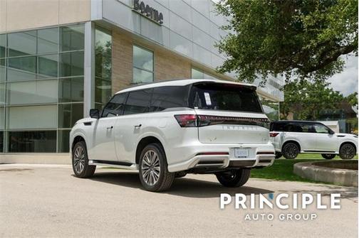 2025 INFINITI QX80 Luxe