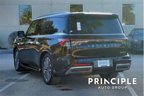2025 INFINITI QX80 Luxe