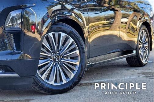 2025 INFINITI QX80 Luxe