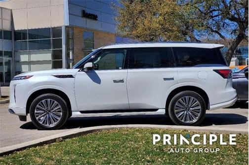 2025 INFINITI QX80 Luxe