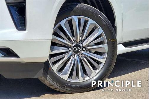 2025 INFINITI QX80 Luxe