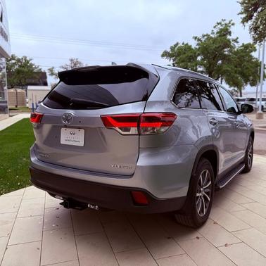 Celestial Silver Metallic 2019 Toyota Highlander XLE