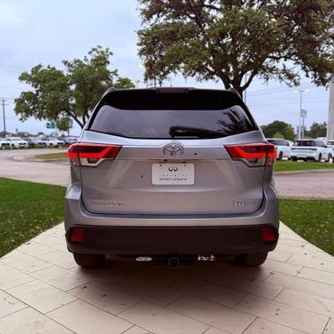 Celestial Silver Metallic 2019 Toyota Highlander XLE
