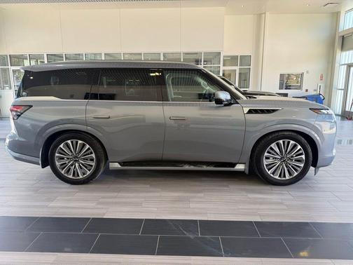 Dynamic Metal 2026 INFINITI QX80 Luxe