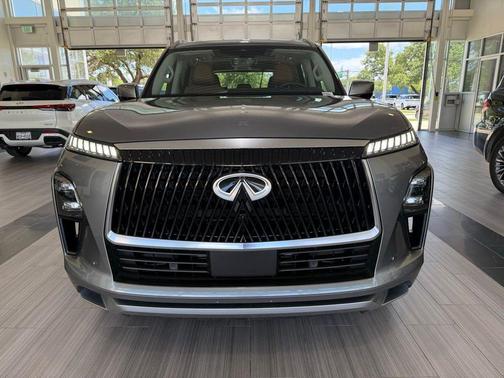 Dynamic Metal 2026 INFINITI QX80 Luxe