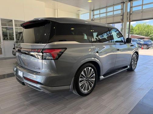 Dynamic Metal 2026 INFINITI QX80 Luxe