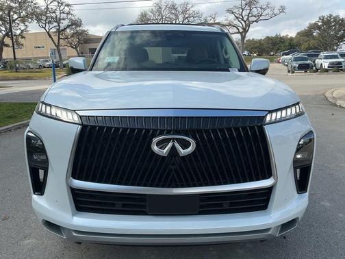 Radiant White 2026 INFINITI QX80 Luxe