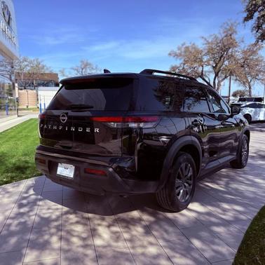 Super Black 2025 Nissan Pathfinder SV