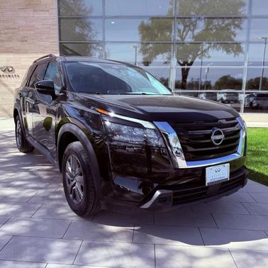 Super Black 2025 Nissan Pathfinder SV