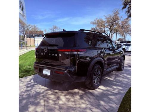 Super Black 2025 Nissan Pathfinder SV