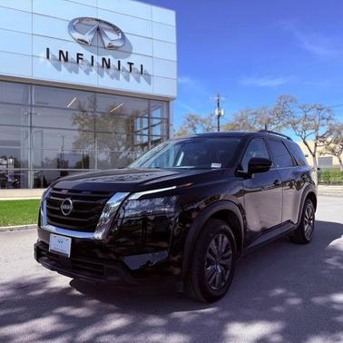 Super Black 2025 Nissan Pathfinder SV
