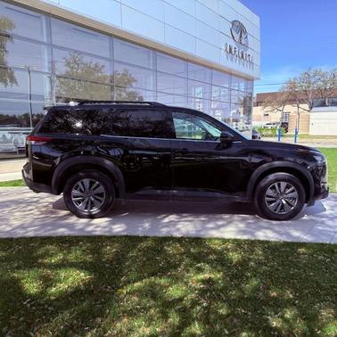 Super Black 2025 Nissan Pathfinder SV
