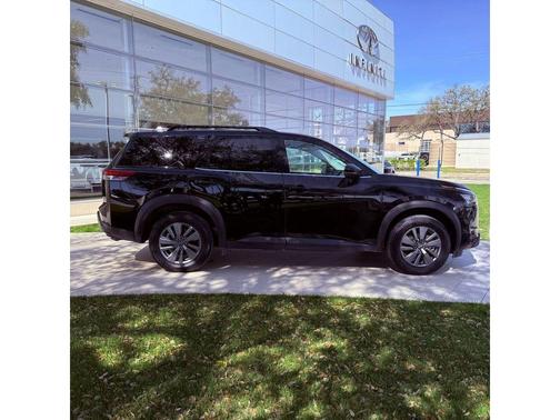 Super Black 2025 Nissan Pathfinder SV
